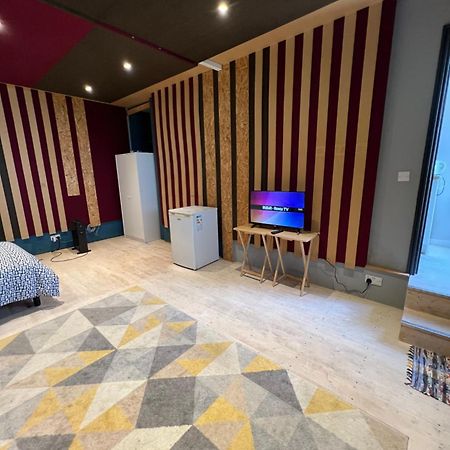 Newly Built Large Garden Ensuite Guest Studio 博勒姆伍德 外观 照片