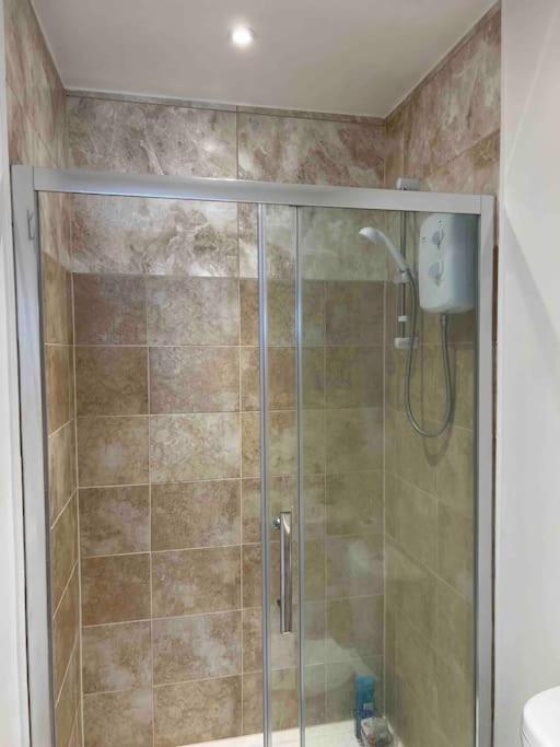 Newly Built Large Garden Ensuite Guest Studio 博勒姆伍德 外观 照片