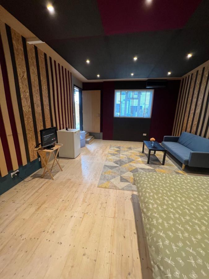 Newly Built Large Garden Ensuite Guest Studio 博勒姆伍德 外观 照片
