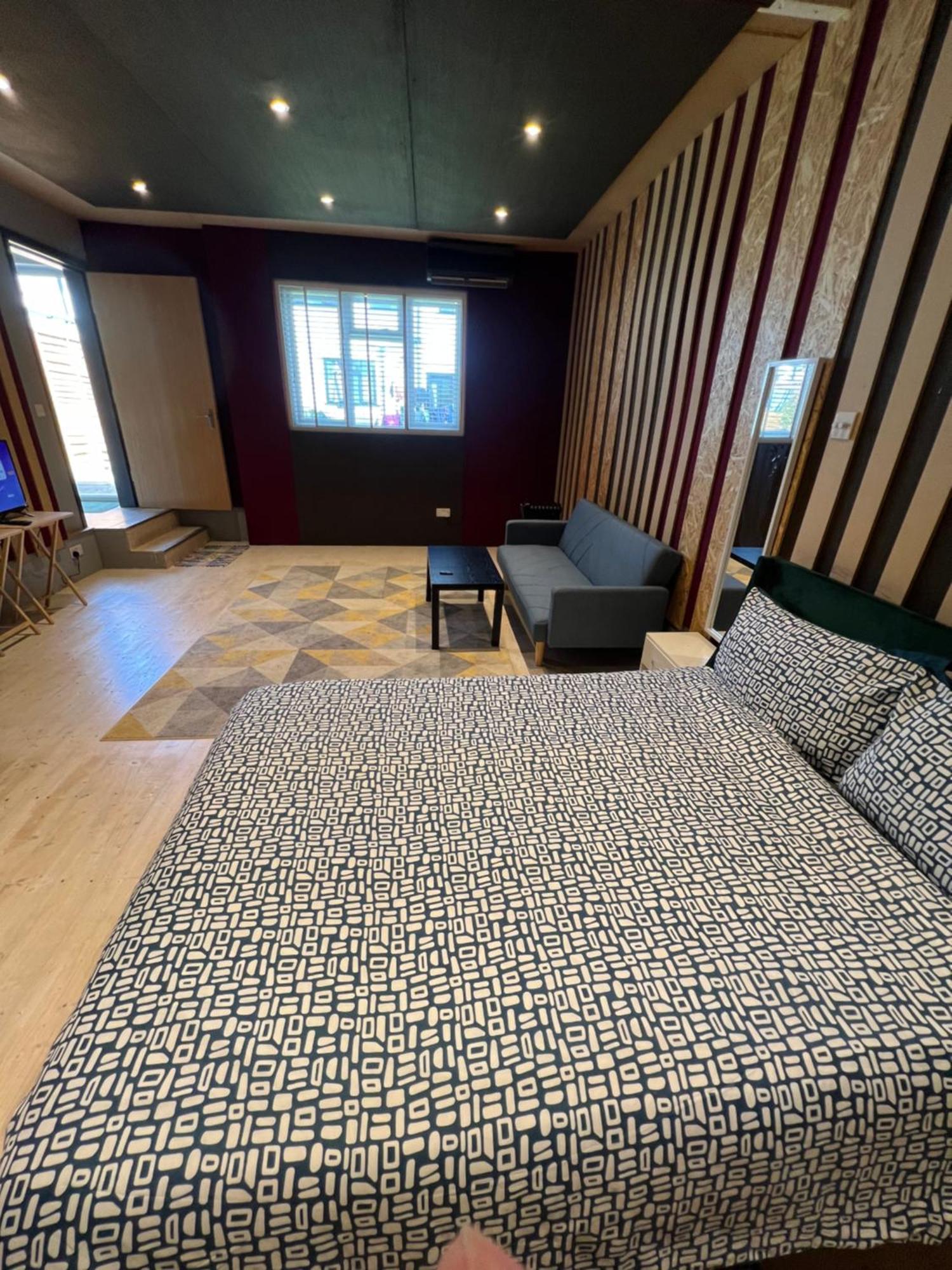 Newly Built Large Garden Ensuite Guest Studio 博勒姆伍德 外观 照片